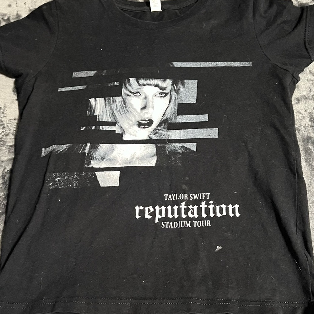SOLD EXTERNALLY —Taylor Swift Black Graphic T-Shirt
